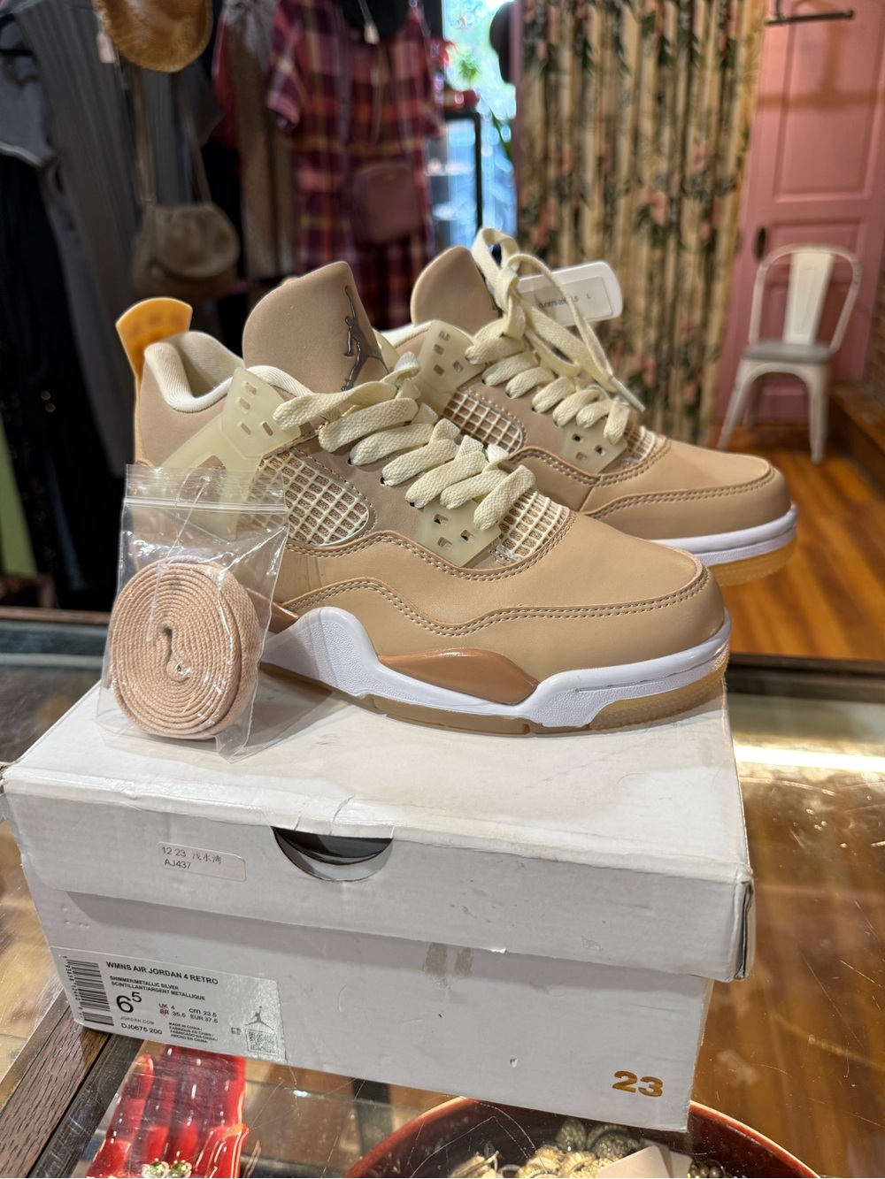 Nike womens size 6.5 Air Jordan 4 Retro new with box